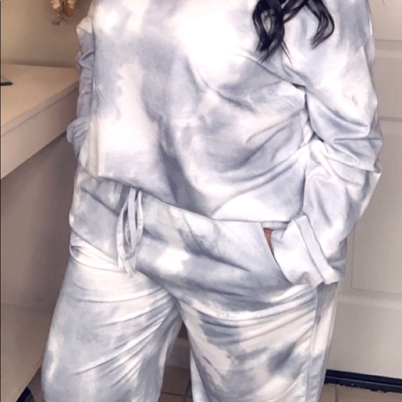 Dreamy Lounge Set - Picture 3 of 4